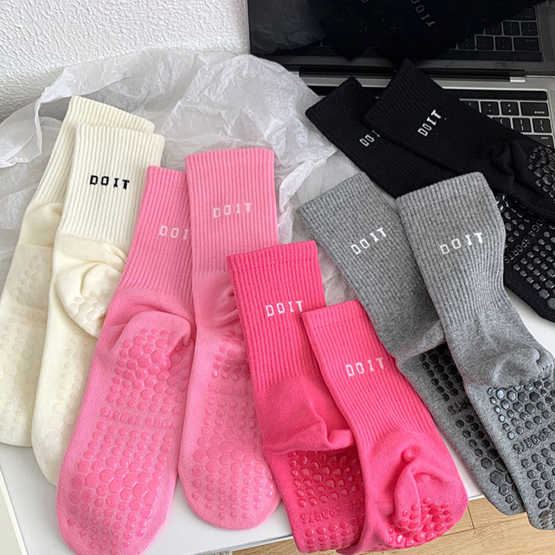 Lulu Vuru Non-Slip Yoga Socks for Women, Breathable Pilates Fitness Mid-Calf Socks, Dopamine-Colored Floor Sports Socks Lulu Vuru Non-Slip Yoga Socks for Women, Breathable Pilates Fitness Mid-Calf Socks, Dopamine-Colored Floor Sports Socks