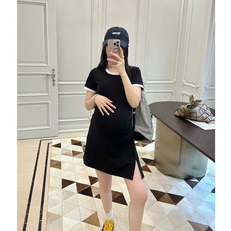 Leomami Maternity Wear Summer Style Black and White Contrast Dress with Side Ruffles and Slit, Slim Fit T-Shirt Dress for Trendy Moms Leomami Maternity Wear Summer Style Black and White Contrast Dress with Side Ruffles and Slit, Slim Fit T-Shirt Dress for Trendy Moms