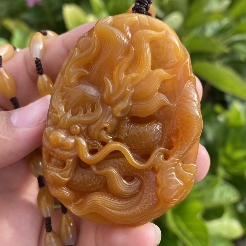 Yunnan Huanglong Yulong brand pendant pendant twelve zodiac dragon dragon jade dragon head business is booming jade brand