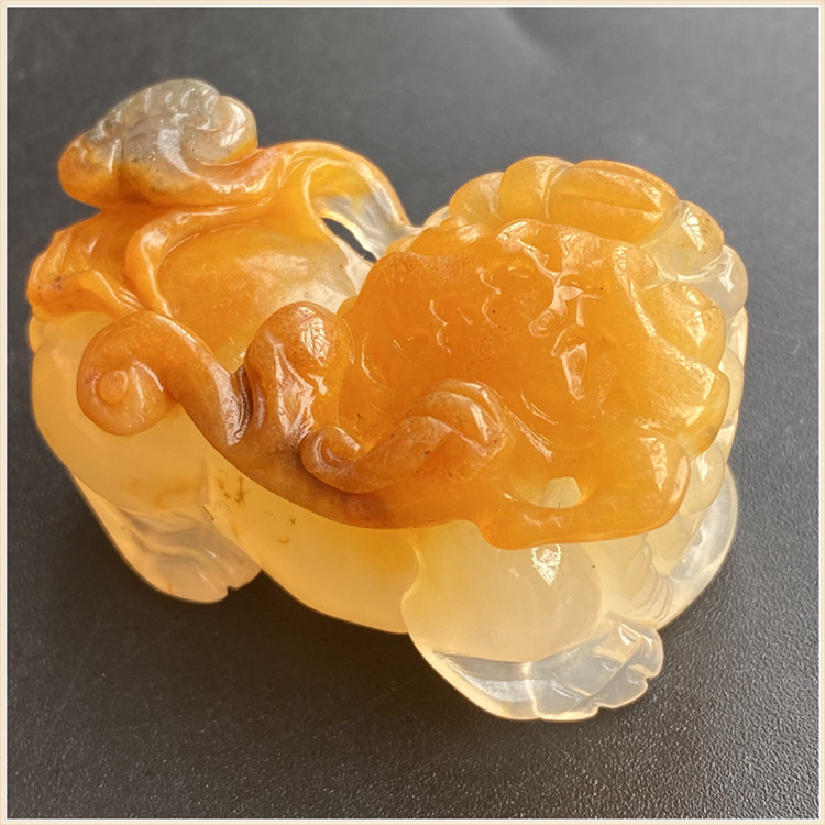 Yellow Longyu Ice Seed Pendant Chicken Oil Yellow Strokes of Jade Leather jade Picchu Men and women Money Chain Pendant Jade