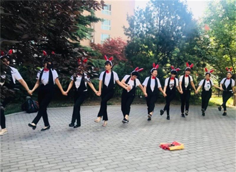 Ưu đãi đặc biệt vest xuân hè 2018 dành cho nữ mới vest nhỏ tự trồng tự nhiên phù hợp với màu đen cổ treo vest cỡ lớn châu Âu áo khoác nữ de thương