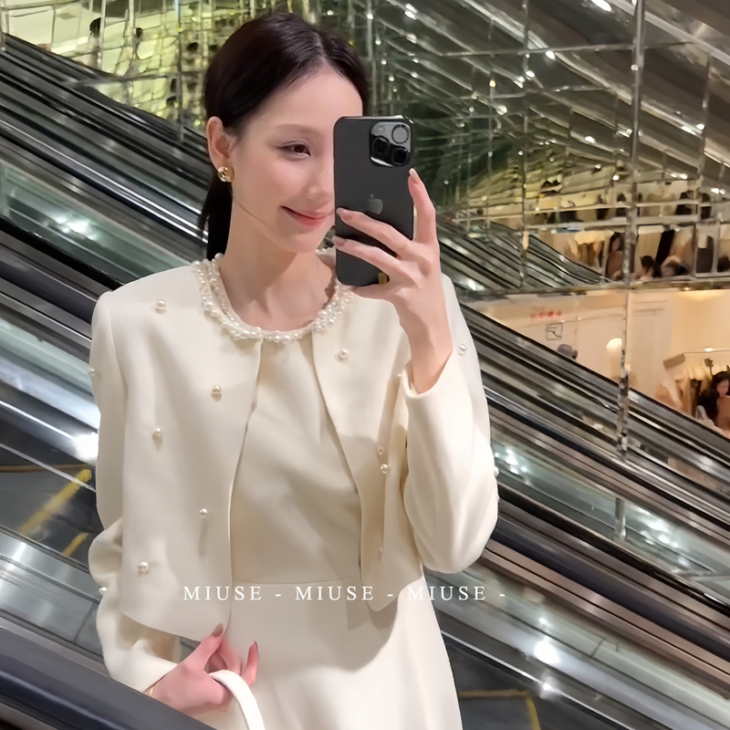 Chanel-Style Suit for Women, Heavy Beading, Engagement and Marriage Registration Dress, Woolen Coat, White Dress Two-Piece Set Chanel-Style Suit for Women, Heavy Beading, Engagement and Marriage Registration Dress, Woolen Coat, White Dress Two-Piece Set