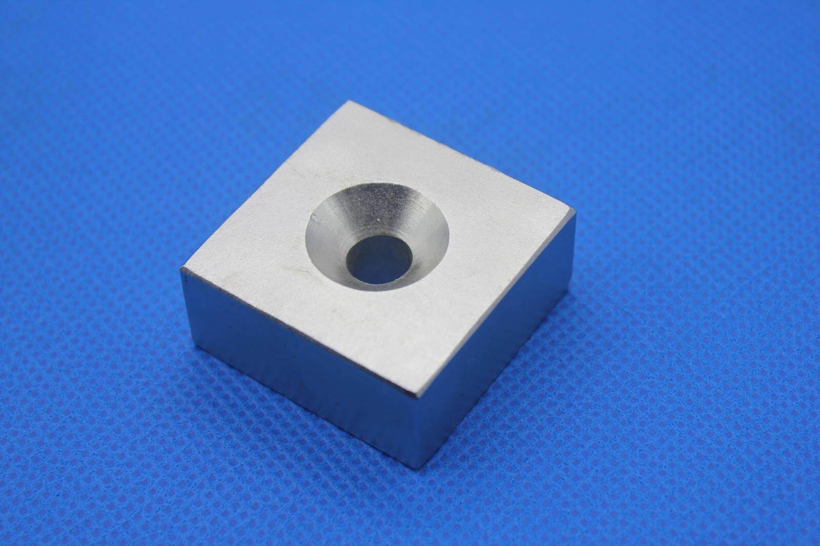 Rare earth permanent magnet king powerful magnet NdFeB magnet magnetic steel square with sinkhole F20X20X5mm