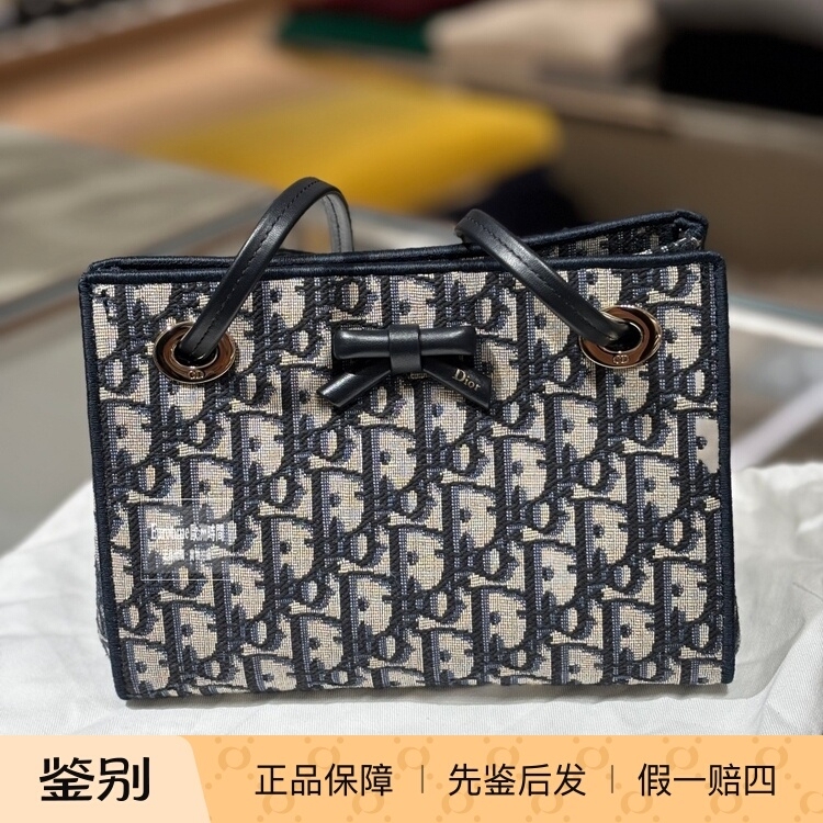 Dior/Dior Women's Mini Shoulder Bag 2026 Autumn/Winter Authentic Purchasing Agent S1440Ouqy M928 Dior/Dior Women's Mini Shoulder Bag 2026 Autumn/Winter Authentic Purchasing Agent S1440Ouqy M928