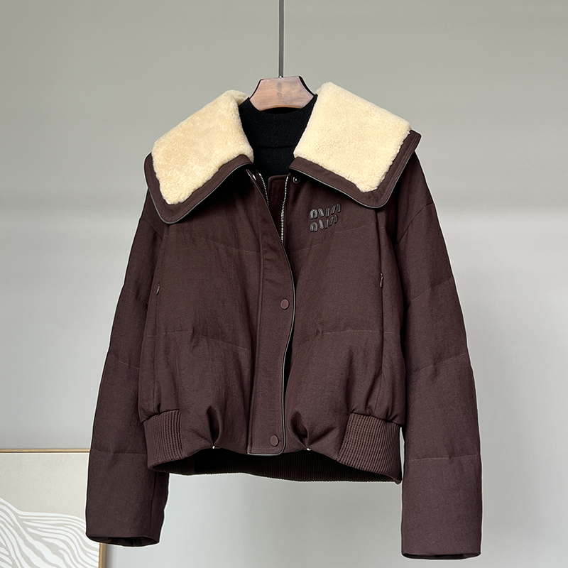 2024新款鹅绒服羊羔毛皮毛一体貂皮大衣，海宁皮草羽绒服女款，如何选择你的冬季温暖神器？