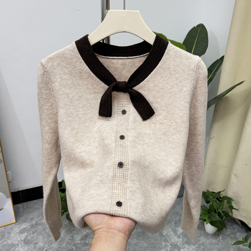 Middle-Aged Mother's Autumn Fashion Long-Sleeved Knitted Top, Stylish Middle-Aged and Elderly Women's Base Shirt, Versatile Sweater Top
