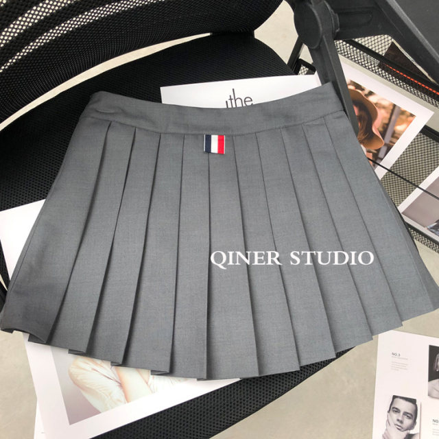 Short skirt pleated skirt European and American A-shaped anti-exposed