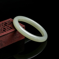 Светло-голубой нефритовой классической модели (около 10,3 мм в диаметре браслета)