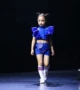 Trống trẻ em trang phục cô gái trình diễn catwalk T mô hình người mẫu thủy triều trẻ em cá tính phóng đại trình diễn trang phục shop bán đồ trẻ em