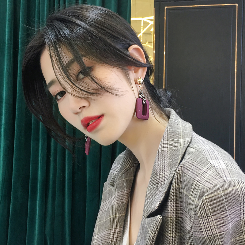 Lazy French earrings exaggerated large retro Port wind female long version temperament earrings 2021 new trend net red earrings