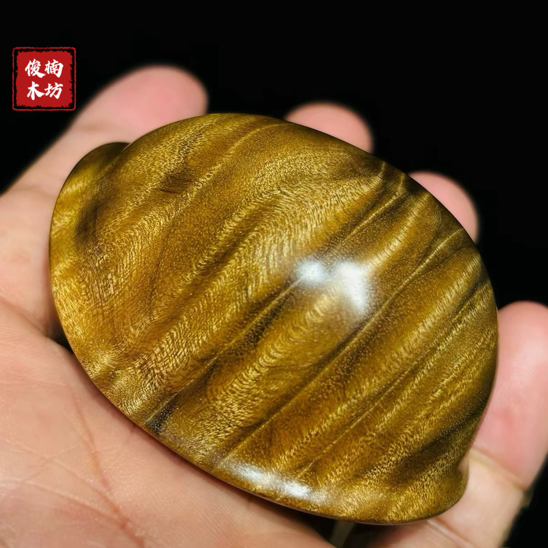 【Wealth Beyond Comparison】Golden Silk Nanmu Wood Full-Flower Handheld Ornament, Turtle Shell Handheld Ornament, Decorative Piece, Gift for Elders and Leaders