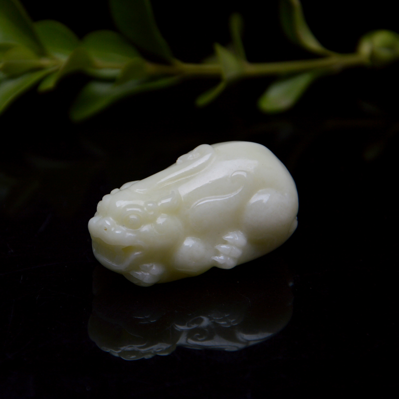 Shaanxi Lantian jade Pixiu pendant old pit material delicate warm pure hand carved male and female lovers