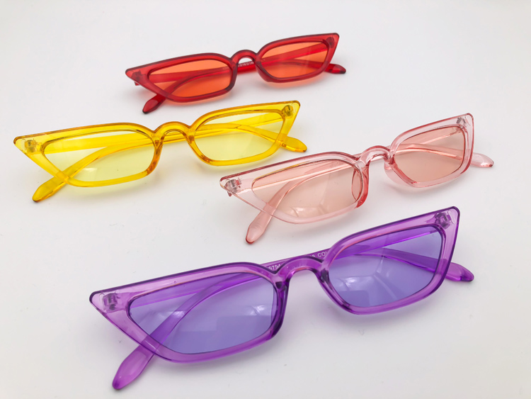 Châu âu và Hoa Kỳ mới chụp đường phố kính mát retro xu hướng cat eyes kính khung nhỏ net red với bướm trong suốt màu tím kính mát