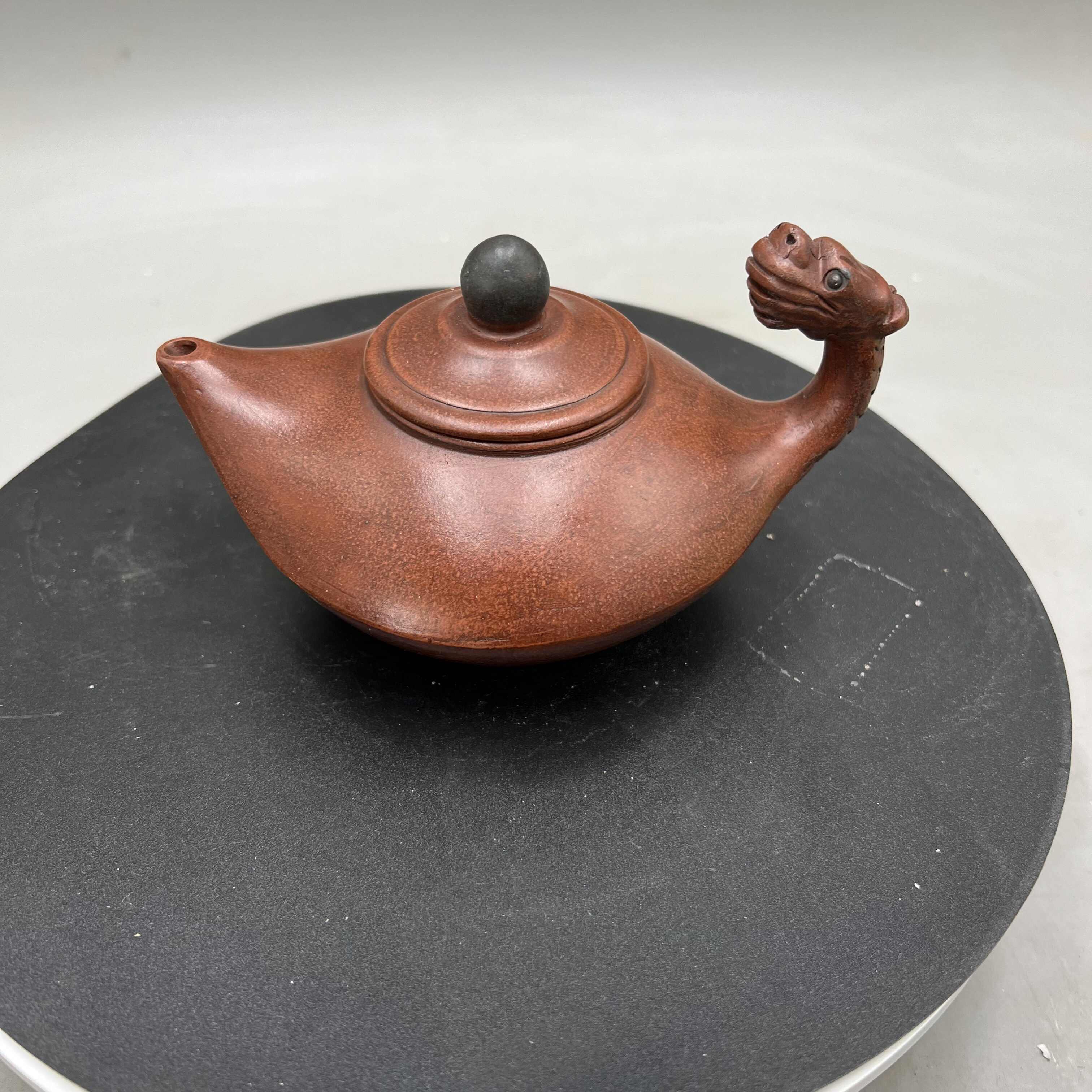 中国古美術・清水泥神猿献寿紫砂壺・底款：顧景舟、范曾・紫砂壺・
