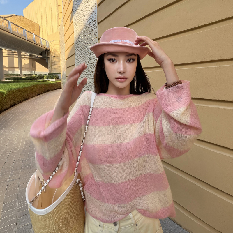 Dismann Ling's Off-White Pink Sweater Top with Contrasting Colors, Long Sleeves, Knitted, Beautiful for Photoshoots, Loose and Slimming Dismann Ling's Off-White Pink Sweater Top with Contrasting Colors, Long Sleeves, Knitted, Beautiful for Photoshoots, Loose and Slimming