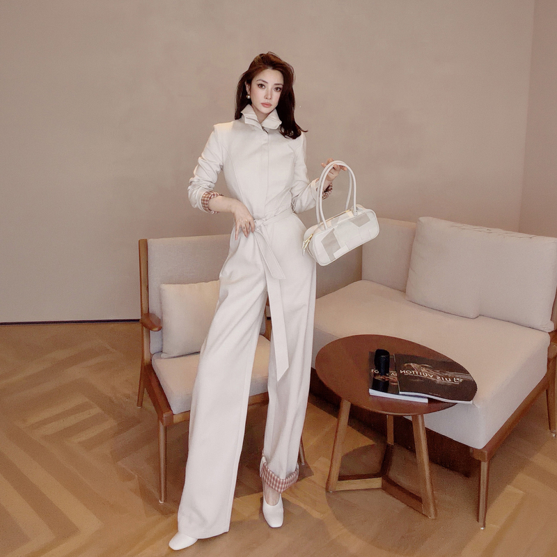 Dismannling High-End Lapel Jumpsuit for Women with Tie Waist, Slimming Wide-Leg Pants, Elegant Workwear Jumpsuit