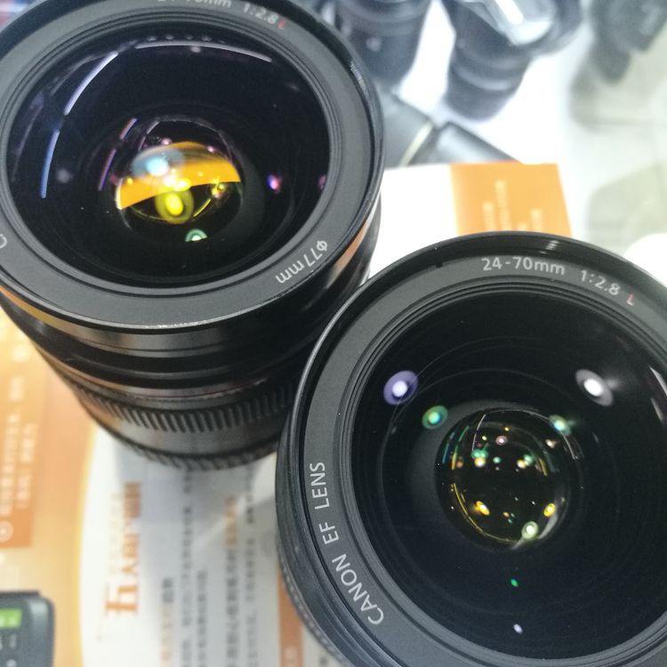 Canon 24-70 f / 2.8L F4 là thế hệ USM toàn khung hình tròn màu đỏ macro lớn ba nhân dân tệ mới
