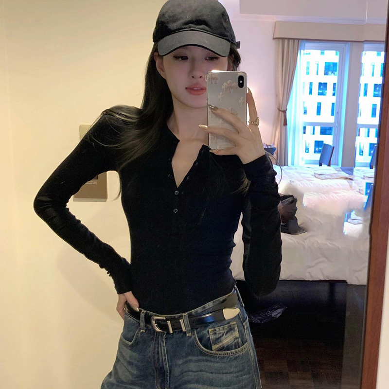2.15 Black Hold Tlght Threaded Knit Henry Long-Sleeve Slim-Fit Top with Excellent Texture, Slightly Sexy Neckline
