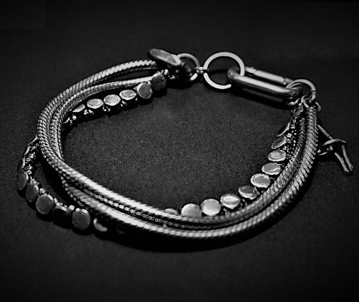 [Ready Stock Special Price] Goti Maifulong's Same Style Dark Pioneer Small Round Shield Mixed Snake Bone Sterling Silver Bracelet
