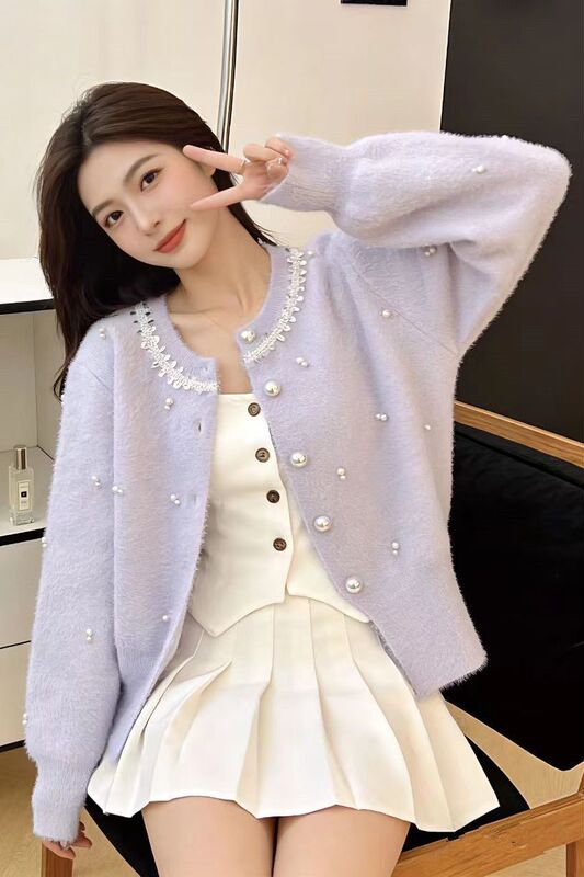 French-Style Youthful Knitted Cardigan for Women, Winter Fashionable Design, Short Chanel-Style Round Neck Sweater with Pearl Buttons