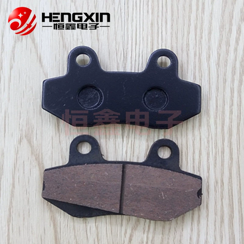 Thích hợp cho các bộ phận xe máy dầm cong Tai Honda 110 má phanh đĩa cong chùm má phanh xe ô tô bơm thủy lực má phanh đĩa - Pad phanh