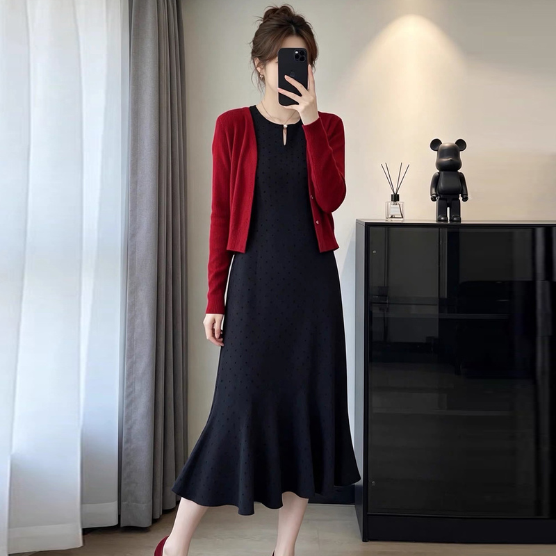 Simple and Elegant Cut-Out Design, Slimming Long Sleeveless Fishtail Tank Dress, New Autumn Style Paired with Cardigan Jacket Dress Simple and Elegant Cut-Out Design, Slimming Long Sleeveless Fishtail Tank Dress, New Autumn Style Paired with Cardigan Jacket Dress