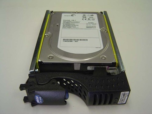 EMC 005048582 EMC 300GB 10k 2GB FC HARD DRIVE