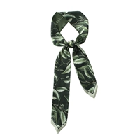 Дизайнерская рука -поднятая лошадь в пьяном дереве