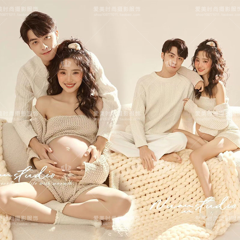23 New Styles of Maternity Photo Studio Outfits for Couples, Maternity Photos, Thick Knit Sweater Sets, Cute Home-Themed