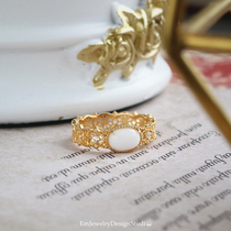 Floating White Man Lace Hollow Ring Silver Gilded Light Luxury Retro Palace White Coral Gem Ring