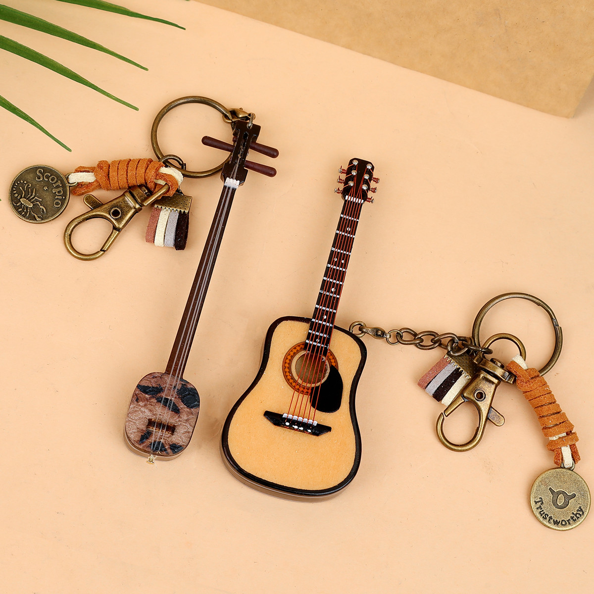 Three-string model decoration gift Zhang Yunlei Jingyun drum Zhou Jiuliang Meng He Tang signature three-string guitar jewelry