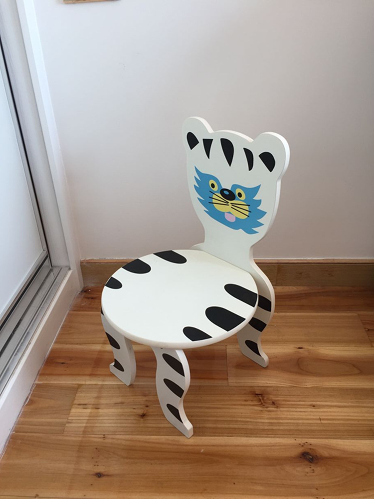Foreign trade Children's solid wood chair leaning on back chair Cartoon Chair Baby Dining Chair Kindergarten Dining Chair Poop Style Office Chair