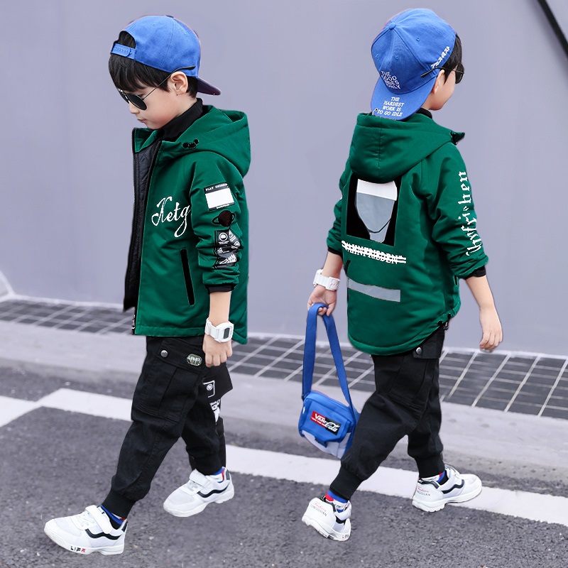 Boys ' coat spring and autumn and winter 2020 new children's middle and large children's storm jacket thickened trench coat medium and long version of the tide