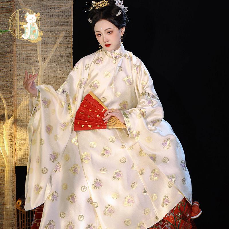 明制飞鱼纹锦衣华裳：穿越时空的织金艺术