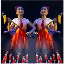 New childrens choral red scarves for primary and middle school students sing red songs to perform young childrens poetry and poetry recitation