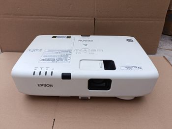 Second-hand epson 1010 home high-definition projector 1040xn high-brightness projector office wifi mobile phone screen