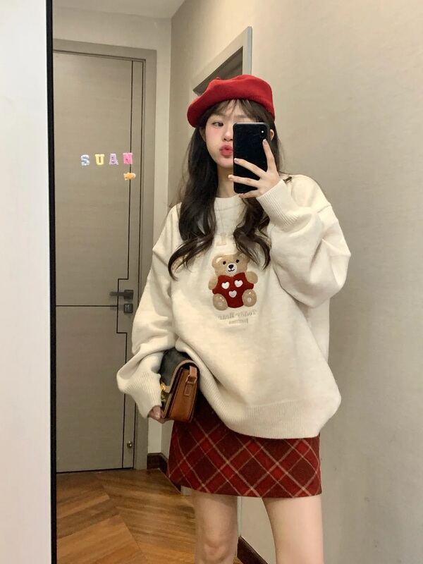 Autumn and Winter Bear Pullover Sweater for Women, Loose and Lazy Style, Christmas Atmosphere Outfit, Round Neck Knitted Inner Top