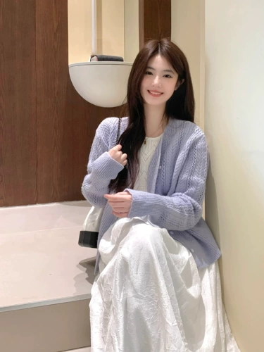 Сиреневый свитер, осенняя трикотажная куртка