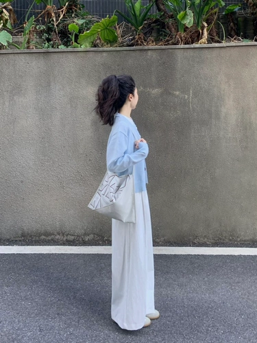 Синий кардиган, весенний свитер, весенняя короткая куртка, тренд сезона