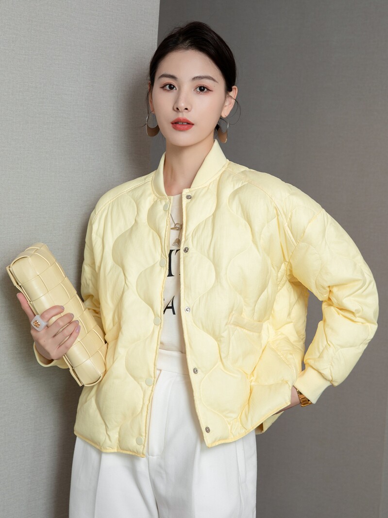 Down suit in 2021 new winter Lightweight Lightweight Heat and Heat Pure Short White Duckle Cover female winter