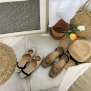 Mùa hè 2018 mới phiên bản Hàn Quốc của sandal đầu vuông Baotou hai mang dày với một nửa dép nữ thời trang từ với giày Mules