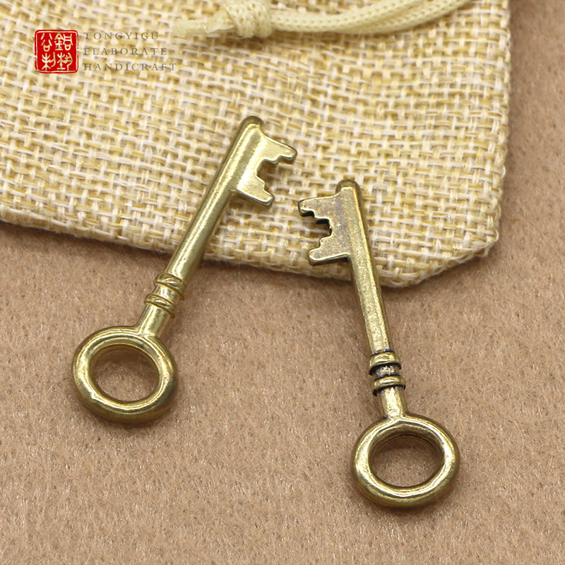 Brass Ancient Small Key Pendant Brass Chinese Style Gold Lock Key Vintage Car Key Accessory Pendant Chain