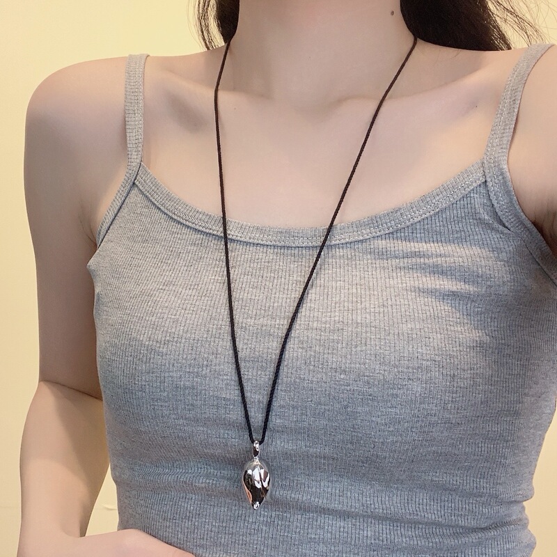 Necklaces and Clothing Accessories for Autumn and Winter, Suitable for Pairing with Base Shirts, Sweatshirts, and Sweaters; Featuring a Light Luxury, High-End, and Versatile Style Necklaces and Clothing Accessories for Autumn and Winter, Suitable for Pairing with Base Shirts, Sweatshirts, and Sweaters; Featuring a Light Luxury, High-End, and Versatile Style
