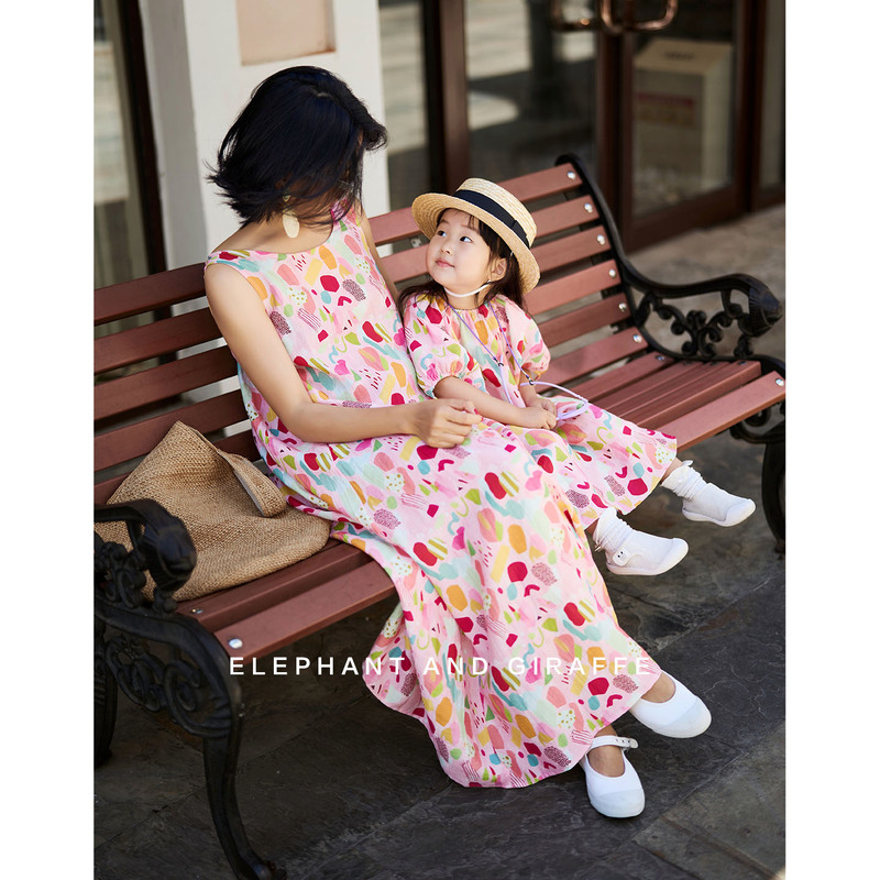 Elephant and Giraffe Melting Pink Ice Cream Linen Blend Graffiti Parent-Child Dress 606106