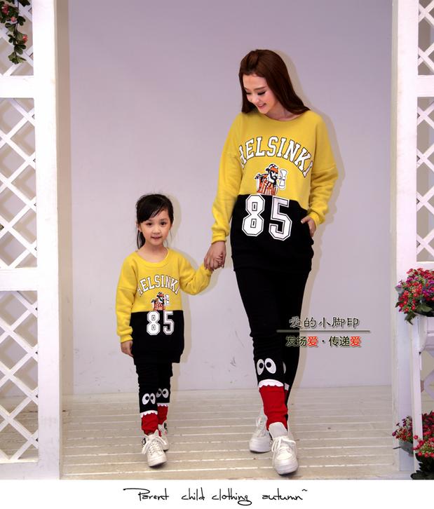 Mẹ và con gái gia đình trang bị xuân hè 2018 cho bé gái Hàn Quốc áo thun dài áo len mẹ và áo len cho con gái áo váy gia đình