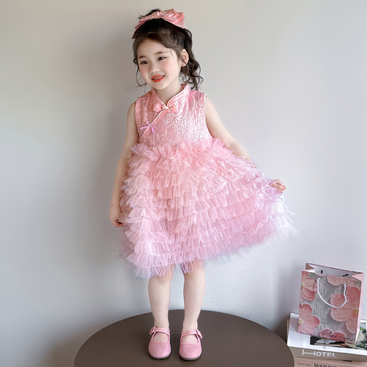 女の子向けの新しい中国風サマードレス、ノースリーブメッシュケーキドレス、小さな女の子向けのプリンセスベストドレス、夏服