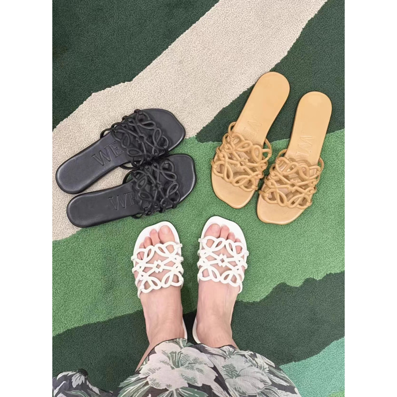 Luojia Women's Slippers for Outdoor Wear 2026 Summer New Casual Versatile Genuine Leather Beach Sandals Flat Hollow Slip-On Slippers Luojia Women's Slippers for Outdoor Wear 2026 Summer New Casual Versatile Genuine Leather Beach Sandals Flat Hollow Slip-On Slippers