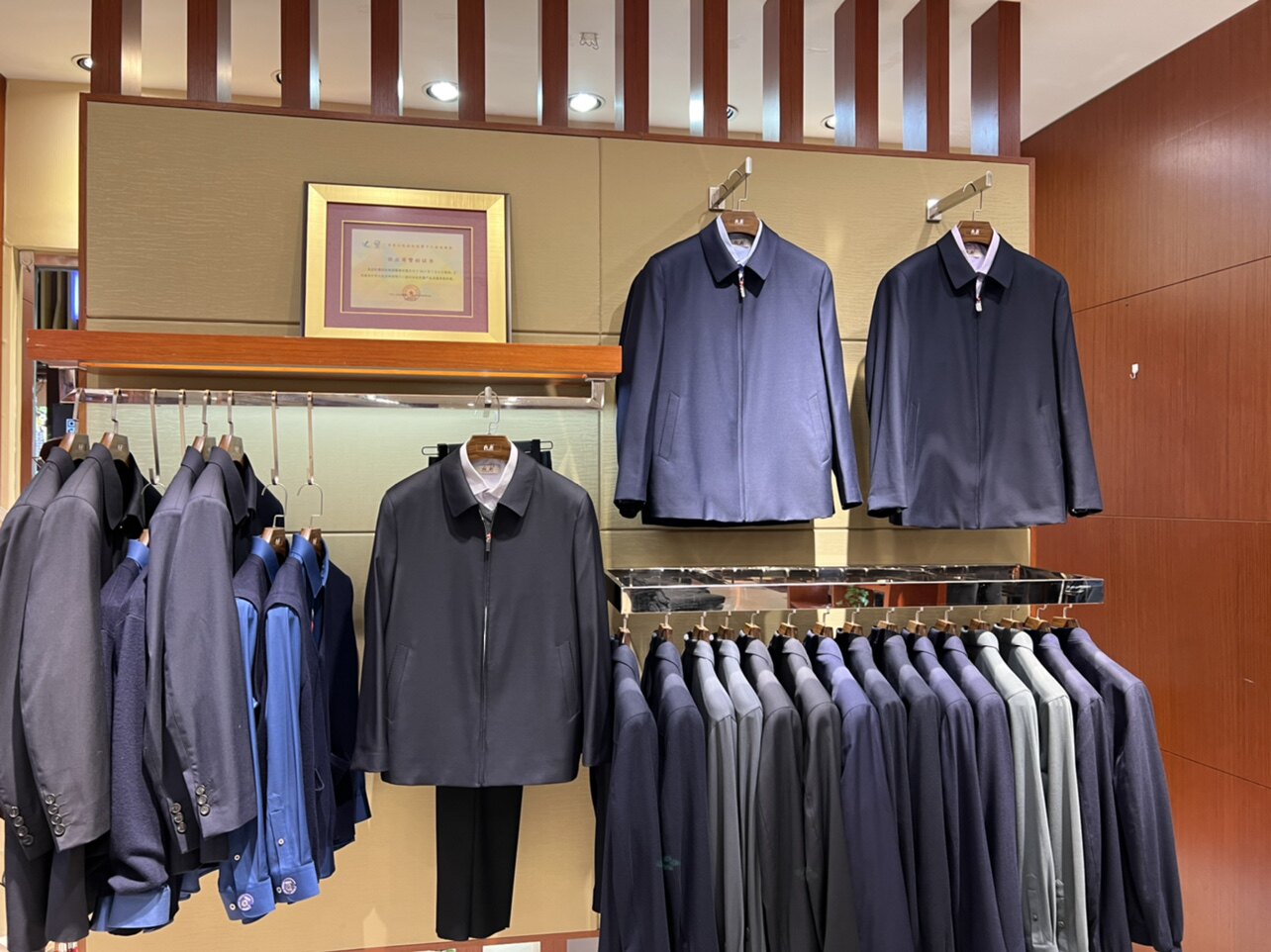 红都奥莱店
