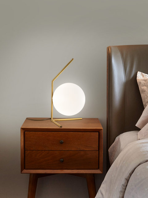 Postmodern Round White Ball Table Lamp Nordic Simple Decoration Creative Fashion Warm Study Room Decoration Bedroom Bedside Table Lamp