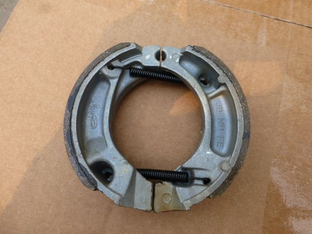 Phụ kiện xe máy xe máy lục địa mới Honda SDH125T-22A E má phanh (bao gồm cả lò xo) - Pad phanh
